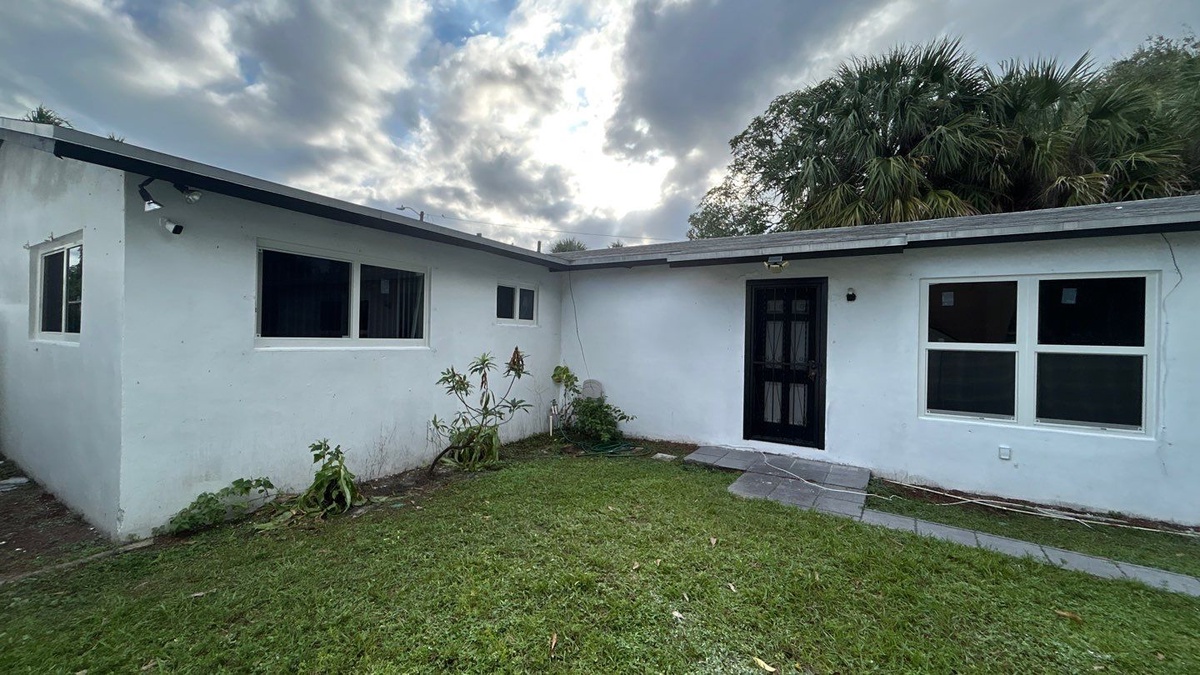 2981 NW 7th CT , Fort Lauderdale, FL, US