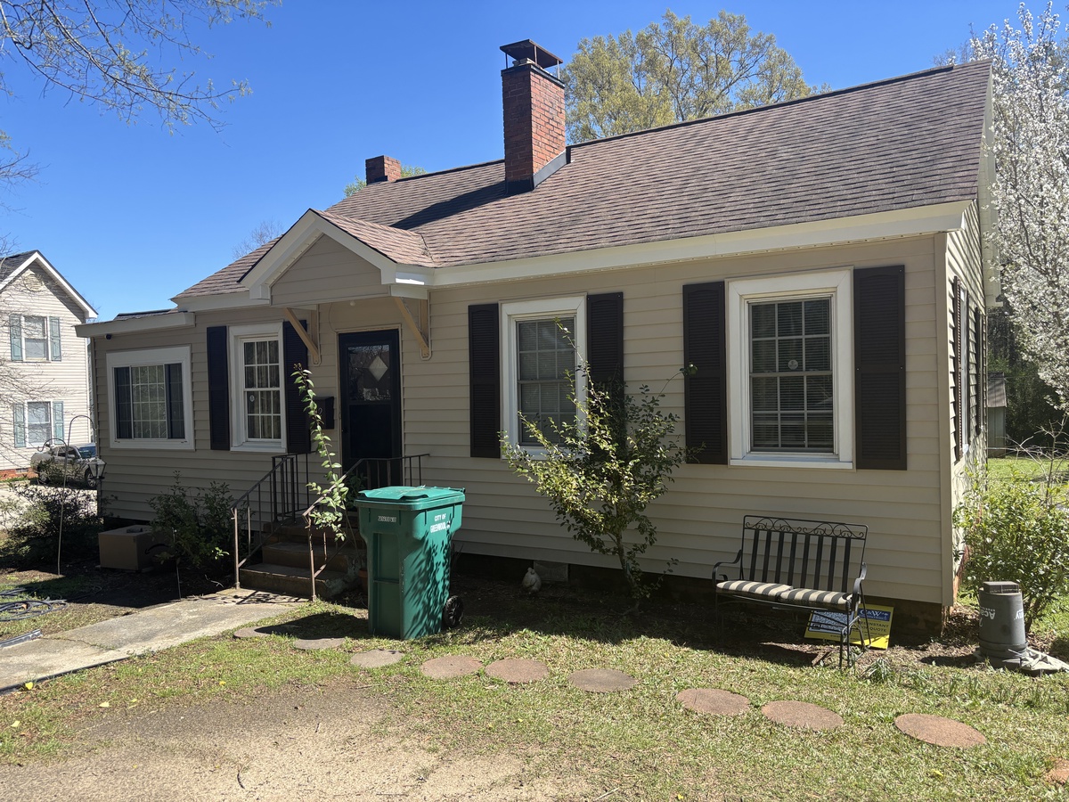 302 Briggs Avenue , Greenwood, SC, US