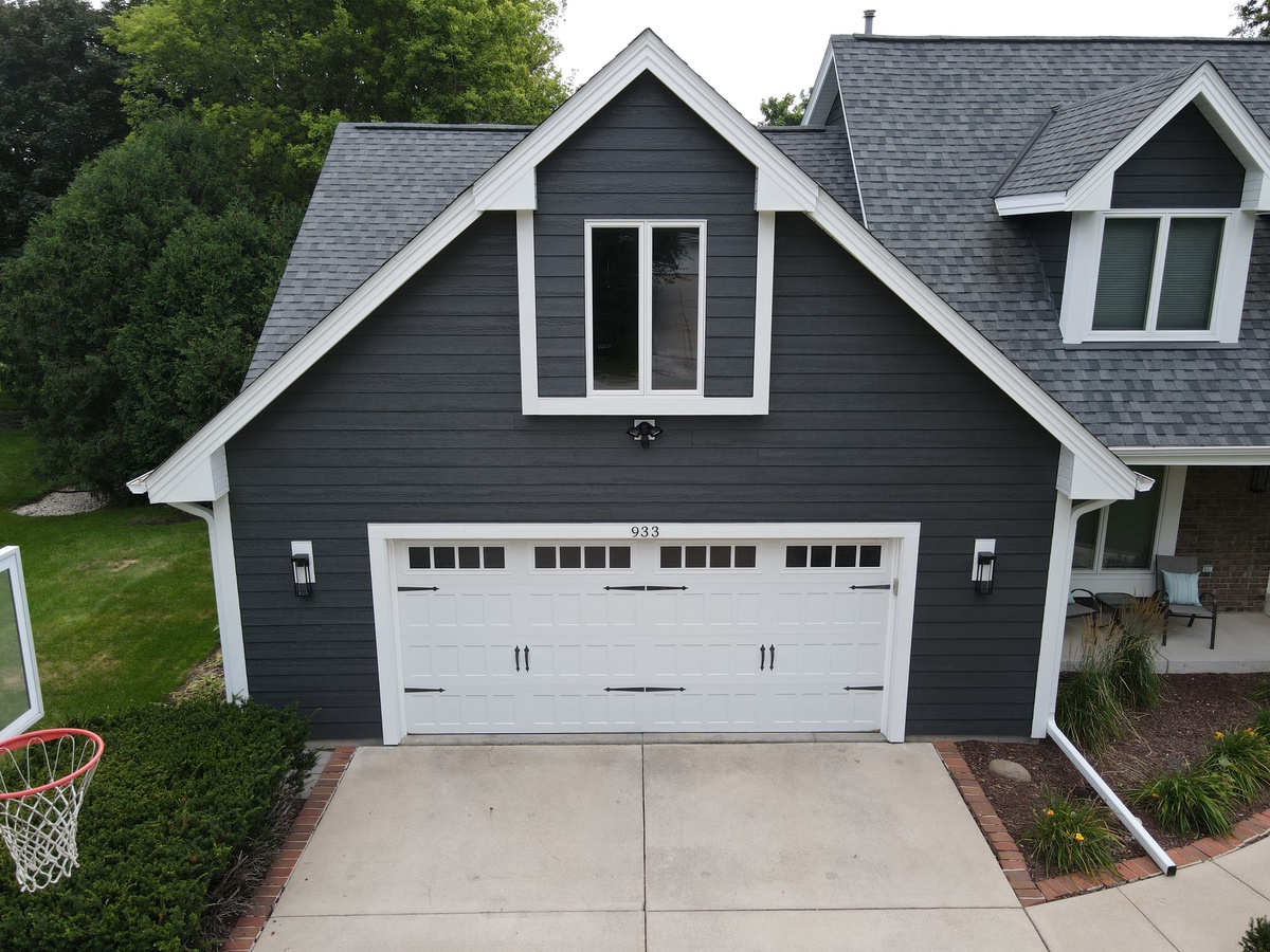 933 South Comanche Lane , Waukesha, WI, US