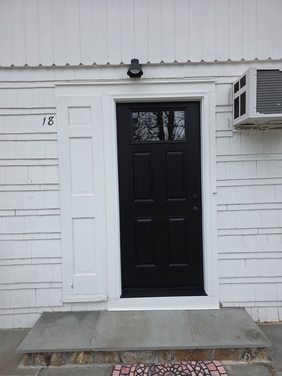 18 Glover Ave , Newtown, CT, US