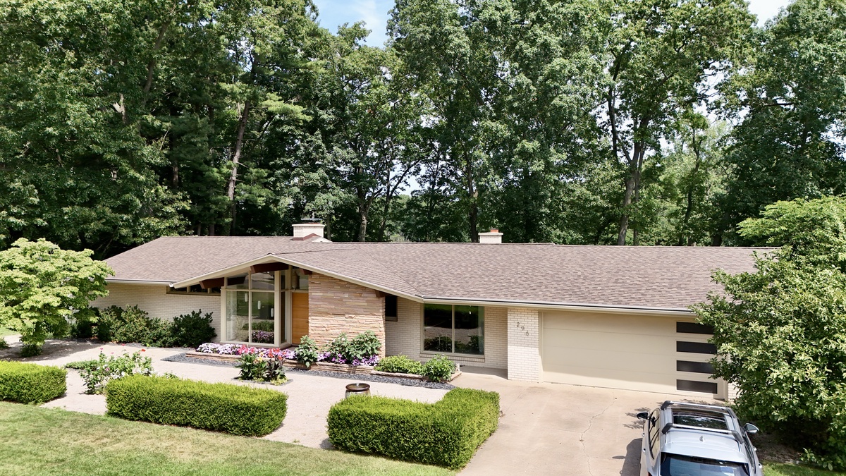 296 Seneca Road , Benton Harbor, MI, US