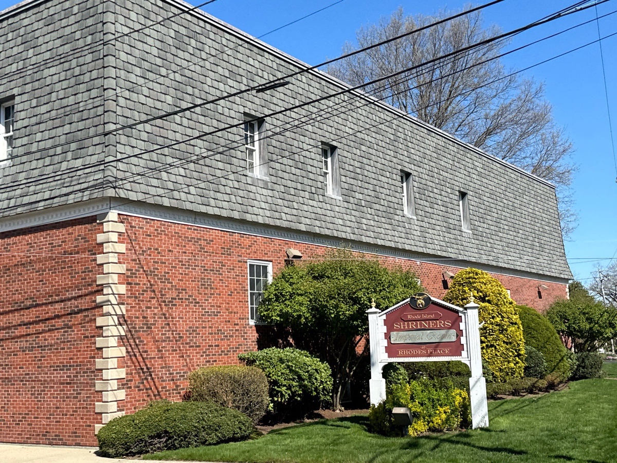 2095 Broad Street , Cranston, RI, US