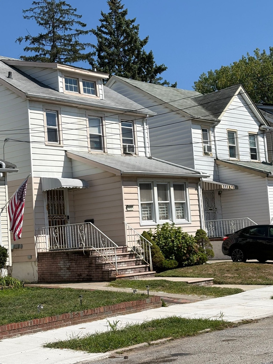 240-23 Edgewood Avenue , Queens, NY, US