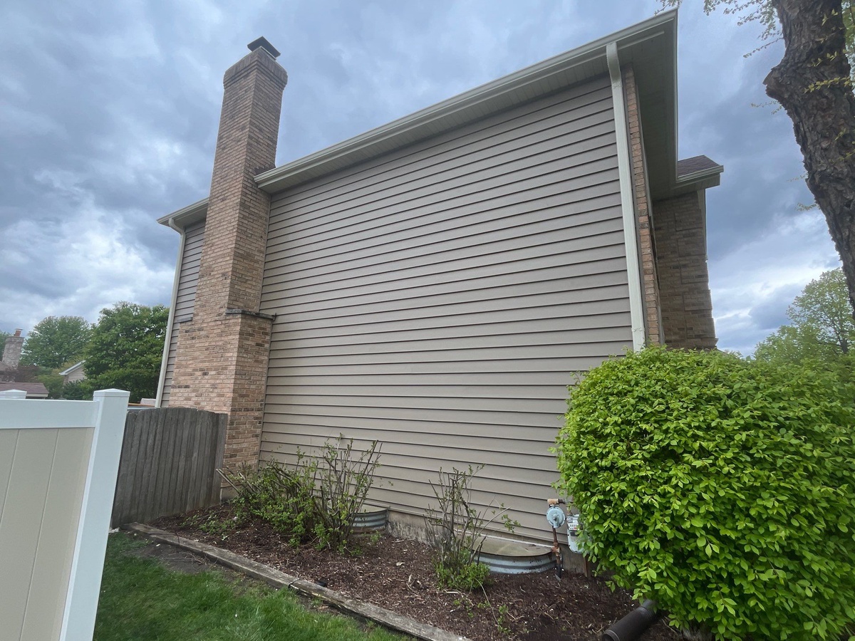 1046 Parkview Circle , Carol Stream, IL, US
