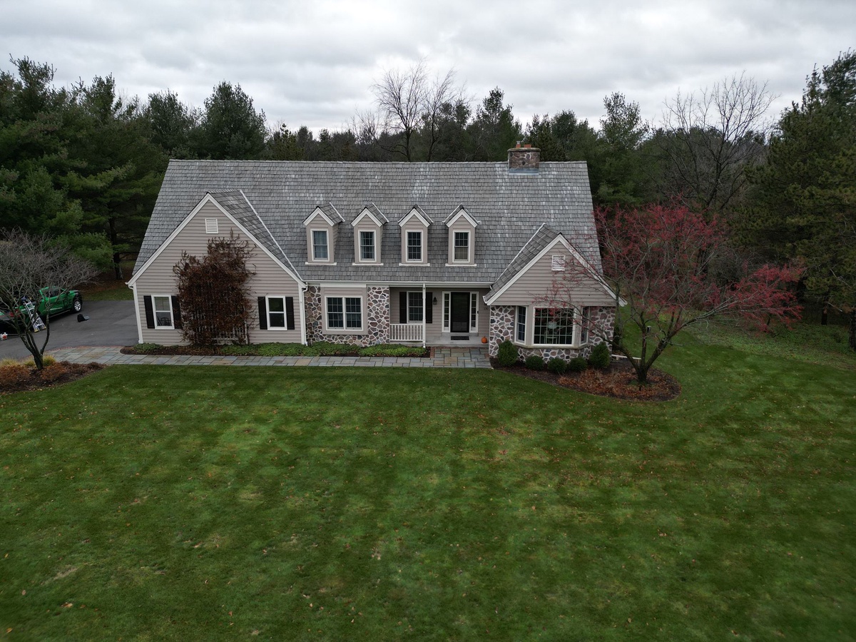 130 South Laurel Circle , Delafield, WI, US