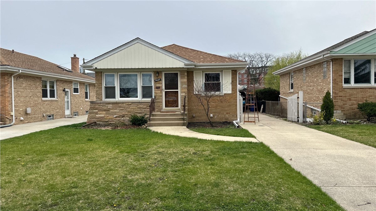7437 West Strong Street , Harwood Heights, IL, US