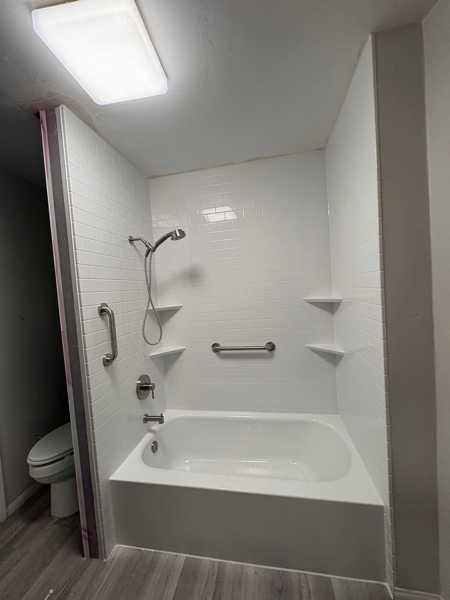 Valley Center, CA, 92082, US