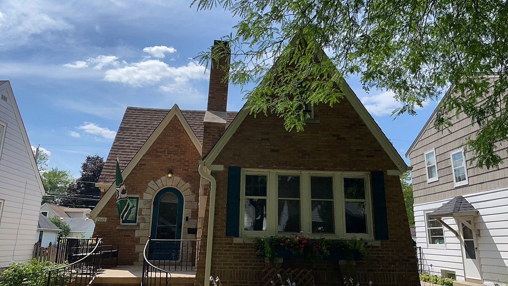 2445 North 84th Street , Wauwatosa, WI, US