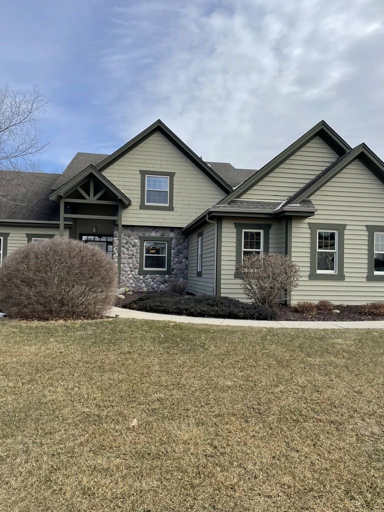 440 East Red Pine Circle , Dousman, WI, US