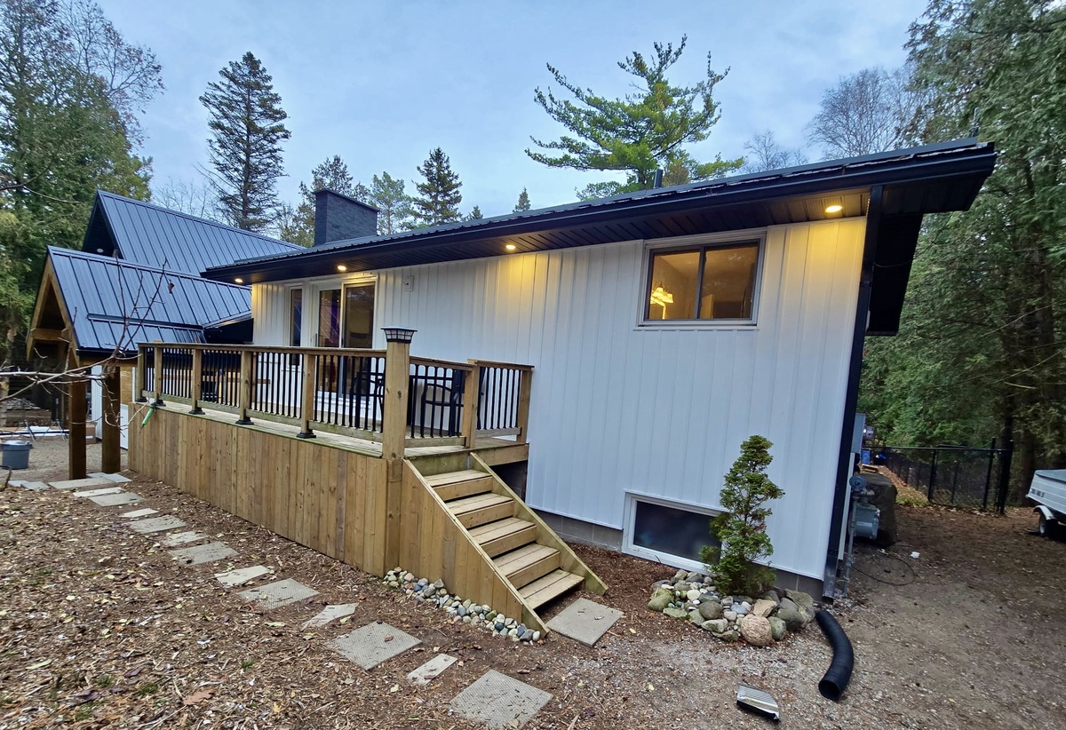 9977 Ann Crescent , Port Franks, ON, CA