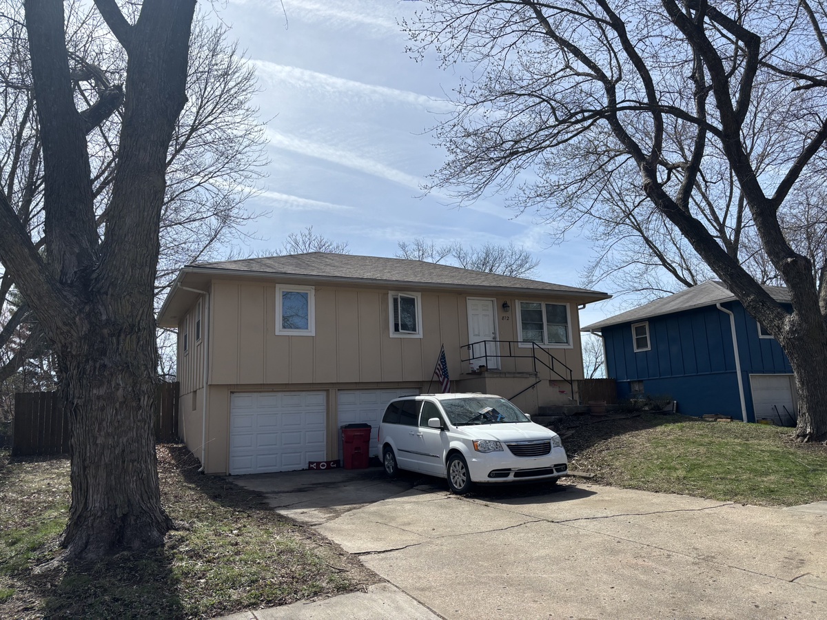 812 Northeast Wien Avenue , Blue Springs, MO, US