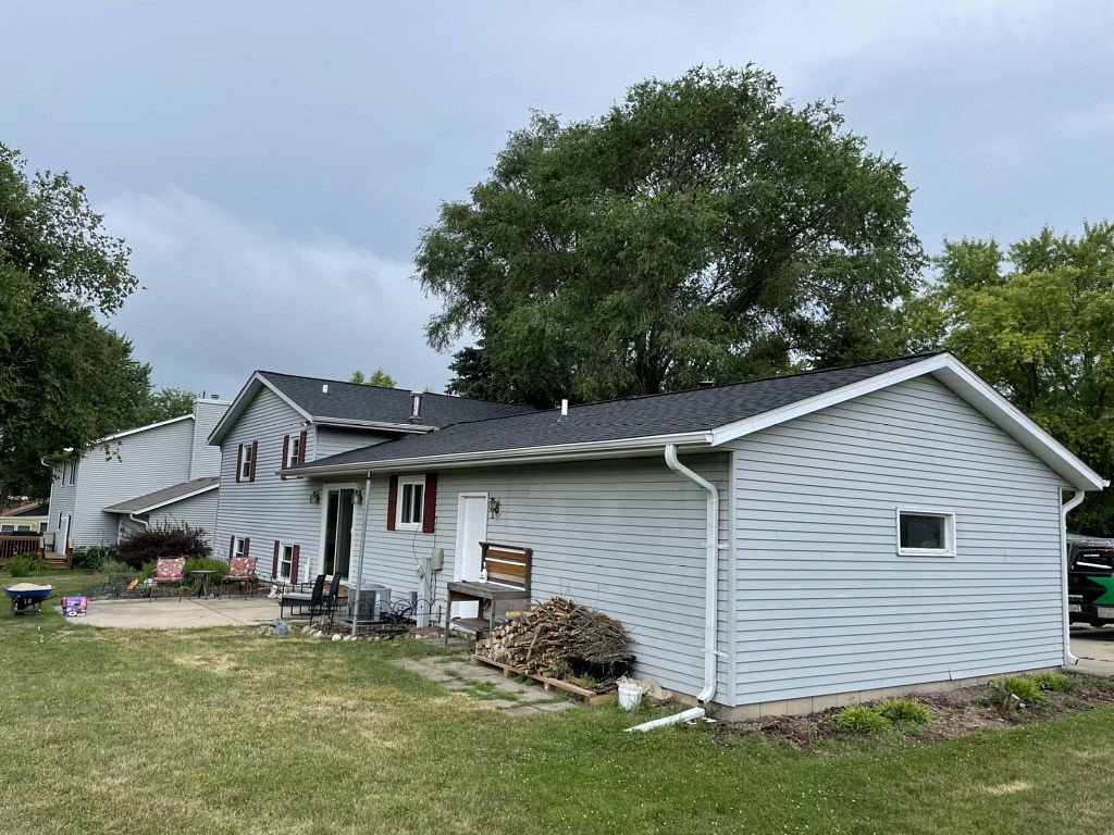 843 York Imperial Drive , Oconomowoc, WI, US