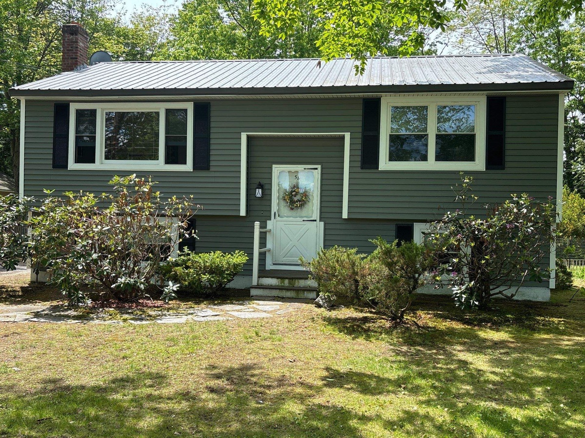 54 Manor Road , Concord, NH, US