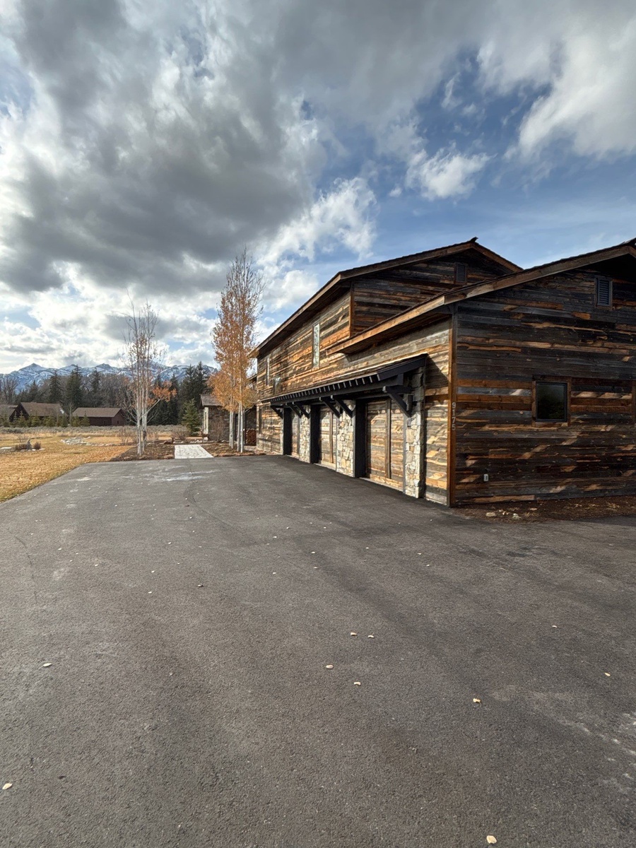 9175 Sleeping Indian Drive , Jackson, WY, US