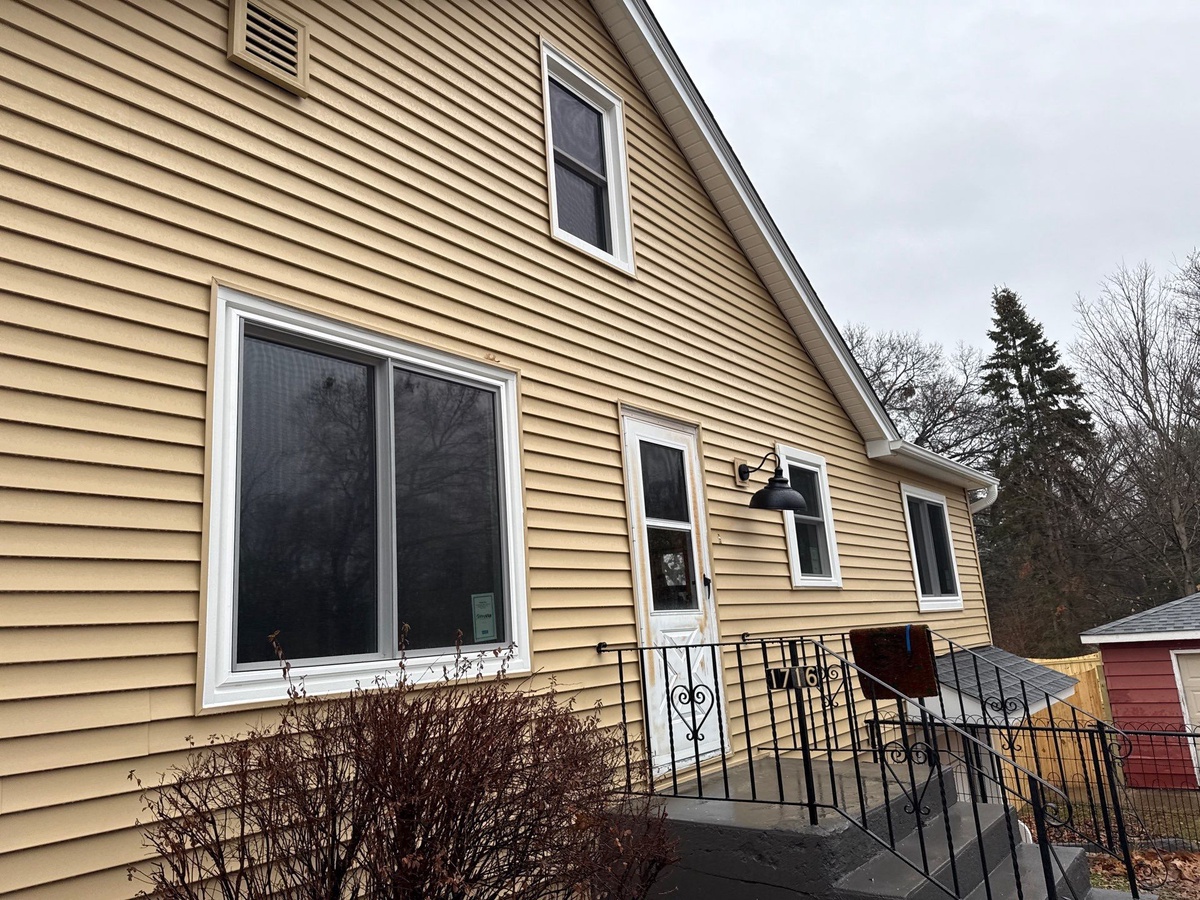 1716 Court Street , McHenry, IL, US