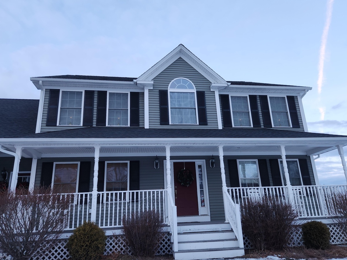 18 Elm Street East , Hampden, ME, US