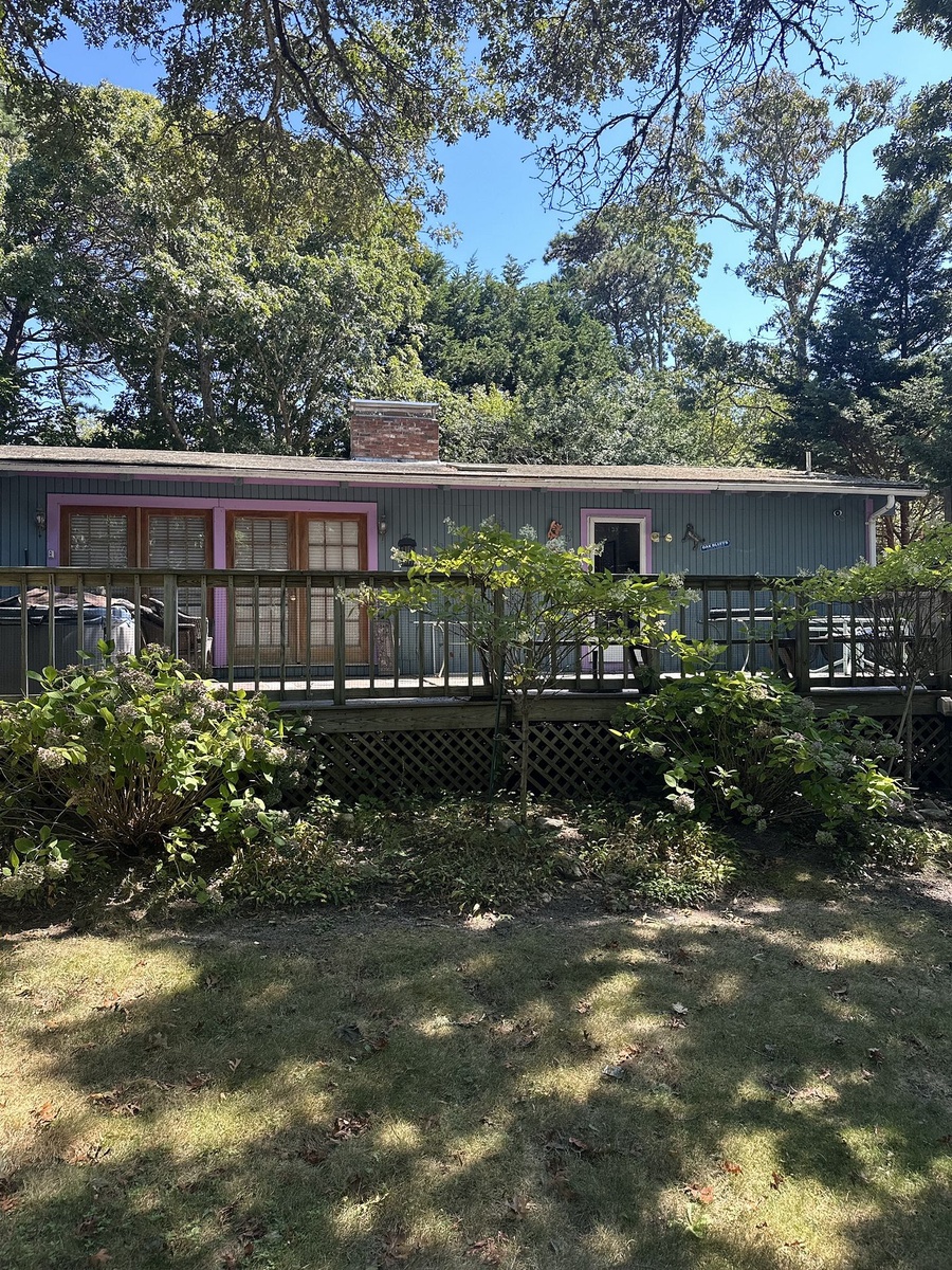 27 Menahan Street , Oak Bluffs, MA, US