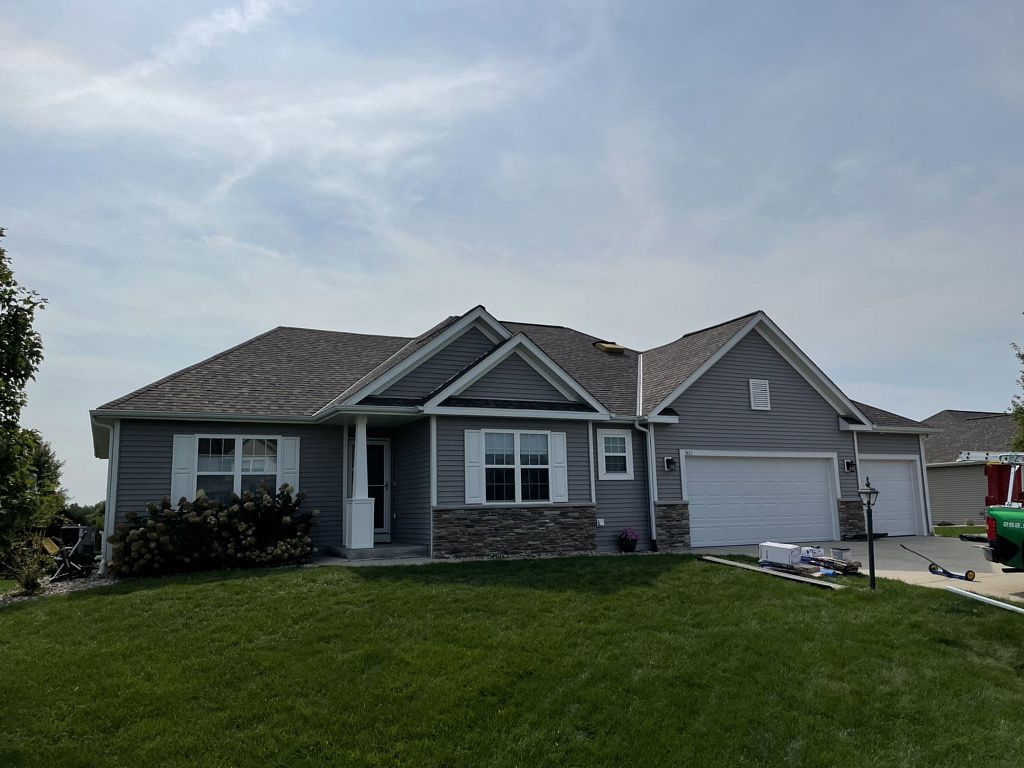 631 North Buth Road , Dousman, WI, US
