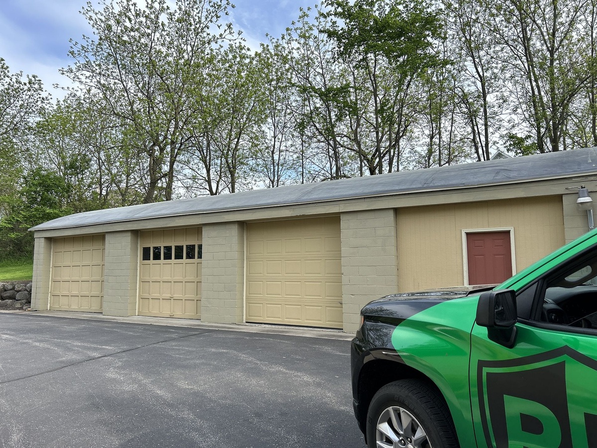 823 East Brandybrook Road , Waukesha, WI, US