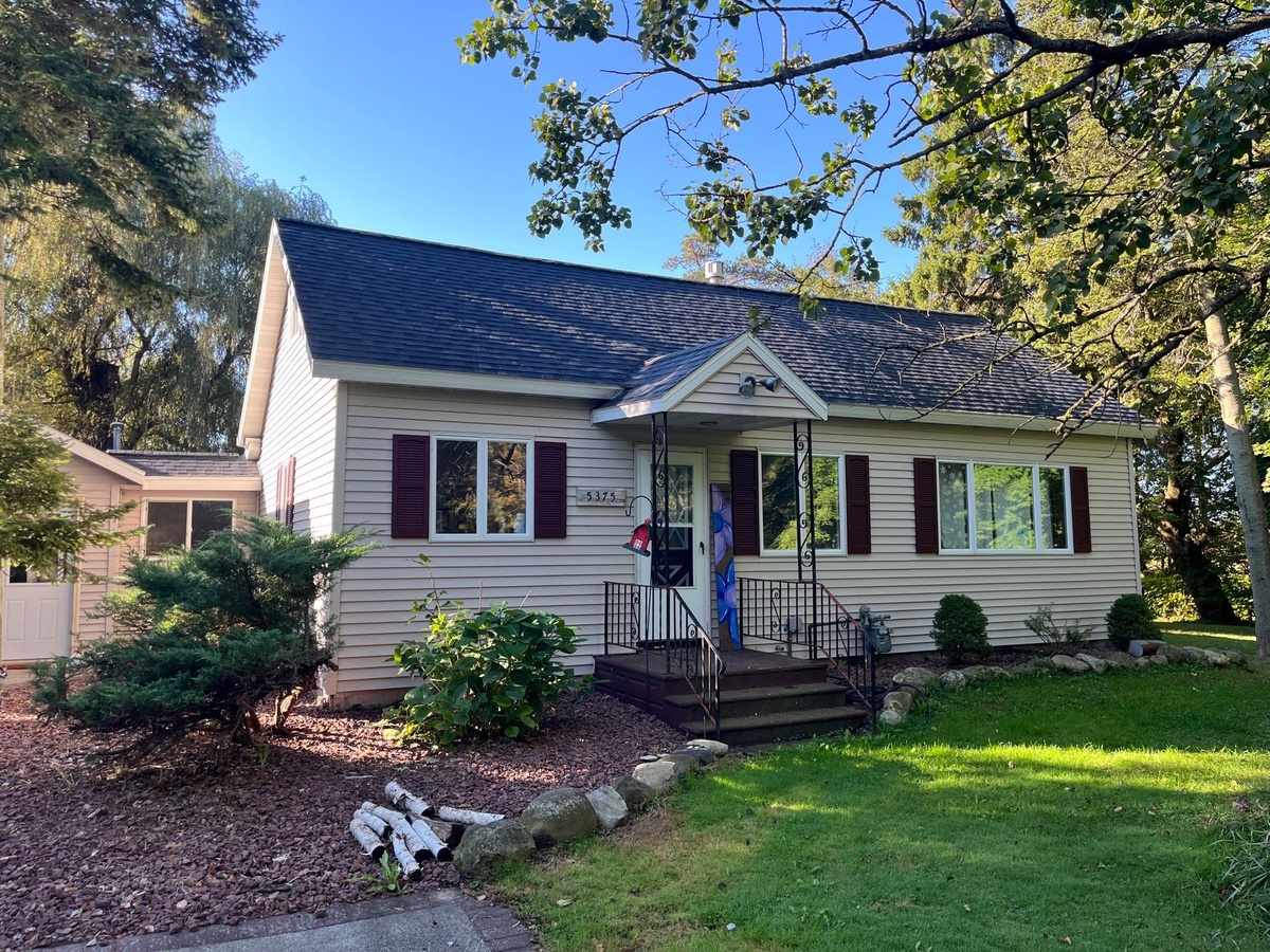 5375 Allen Road , Little Suamico, WI, US