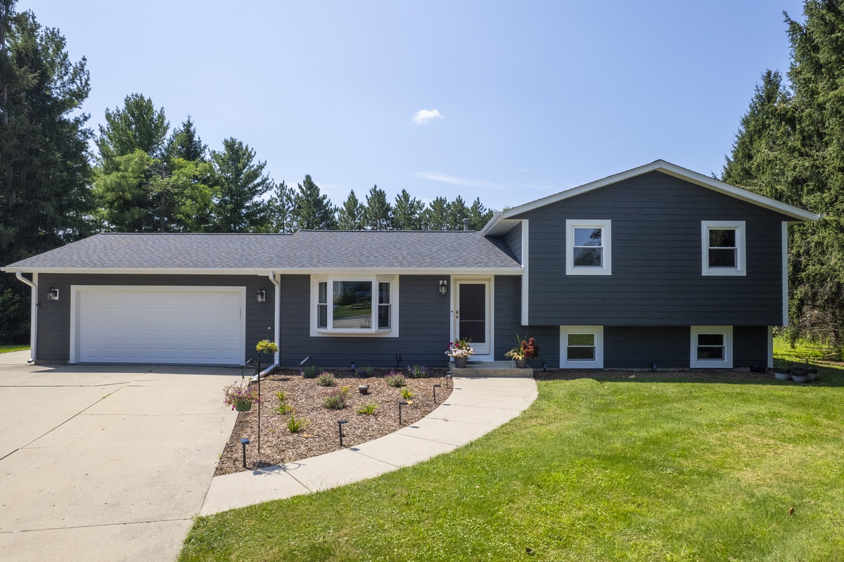 W355N5843 Bridle Lane , Oconomowoc, WI, US