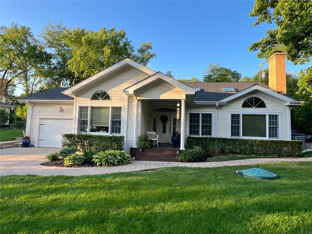 239 Beachview Lane , North Barrington, IL, US