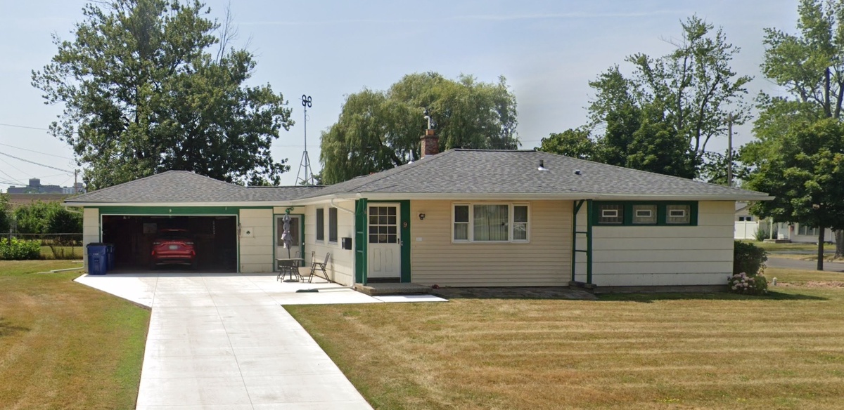 9 Mapleview Drive , Buffalo, NY, US