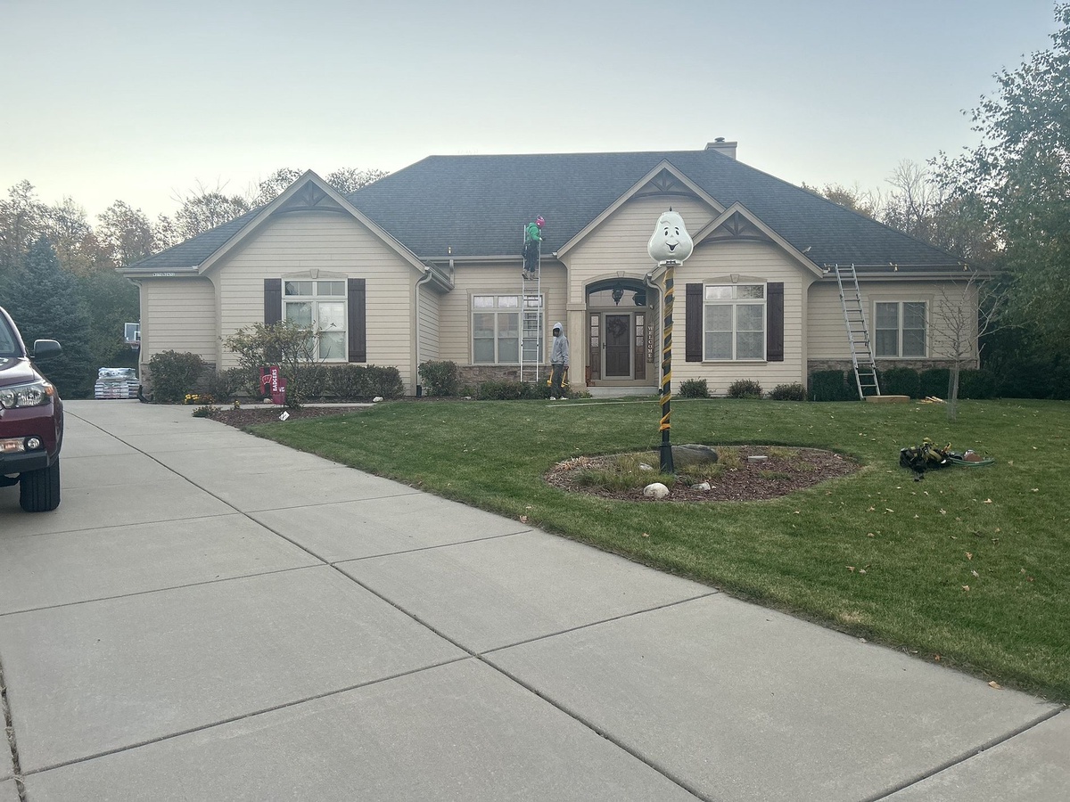 W270N2432 Orchard Lane , Pewaukee, WI, US