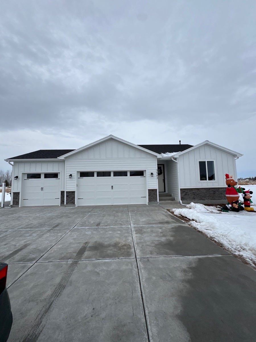 3563 North Elim Lane , Iona, ID, US