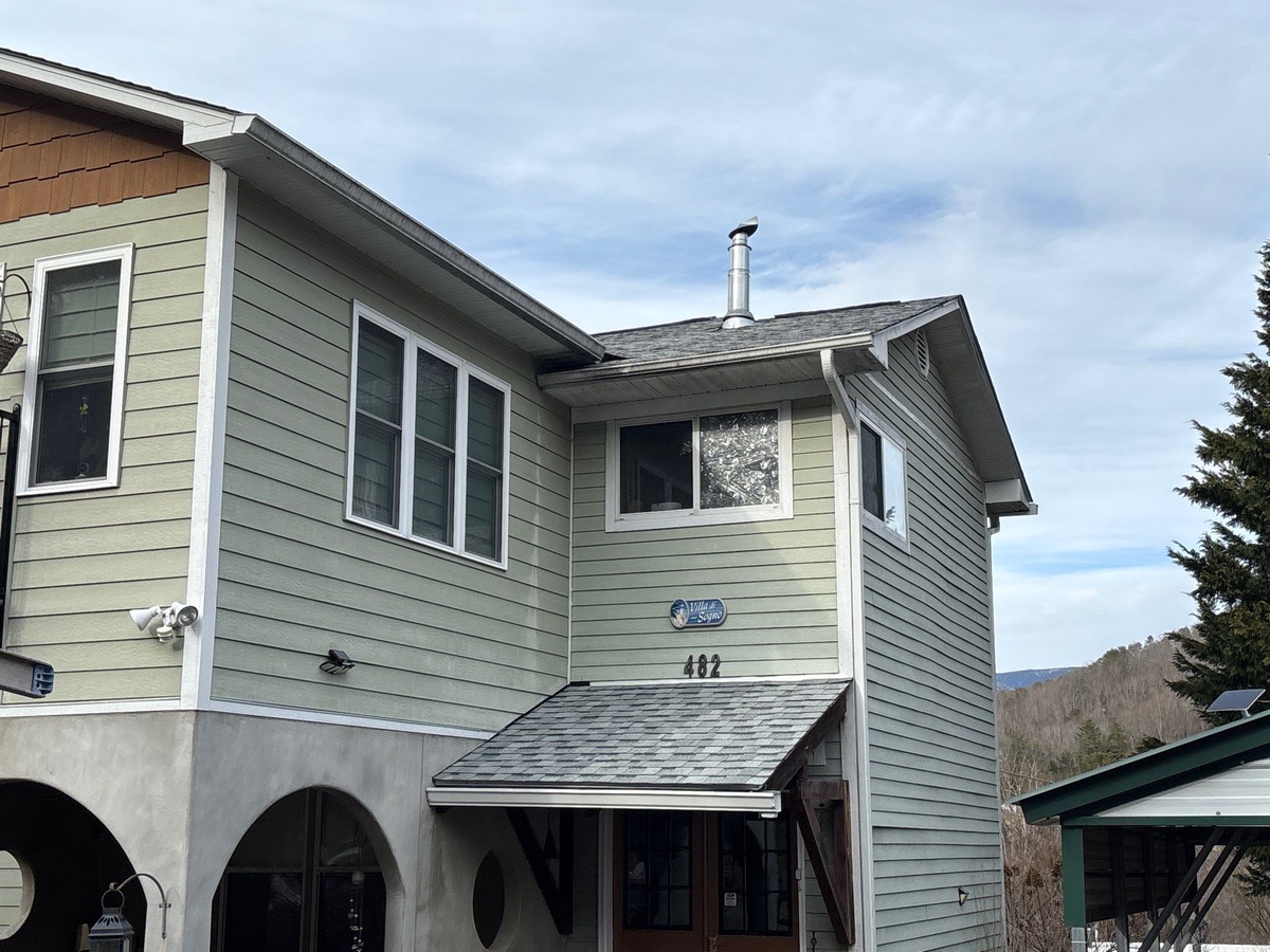 482 North Fork Road , Black Mountain, NC, US