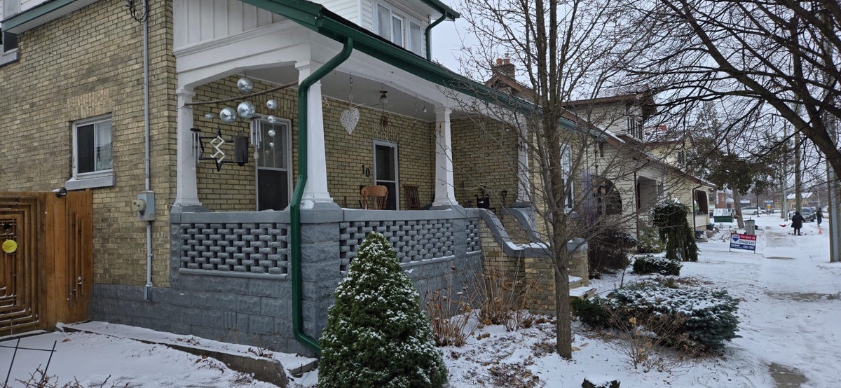 10 James Street , Strathroy, ON, CA