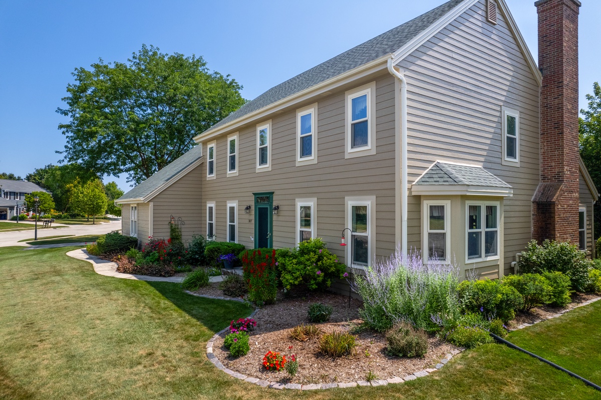 387 West Juniper Drive , Grafton, WI, US