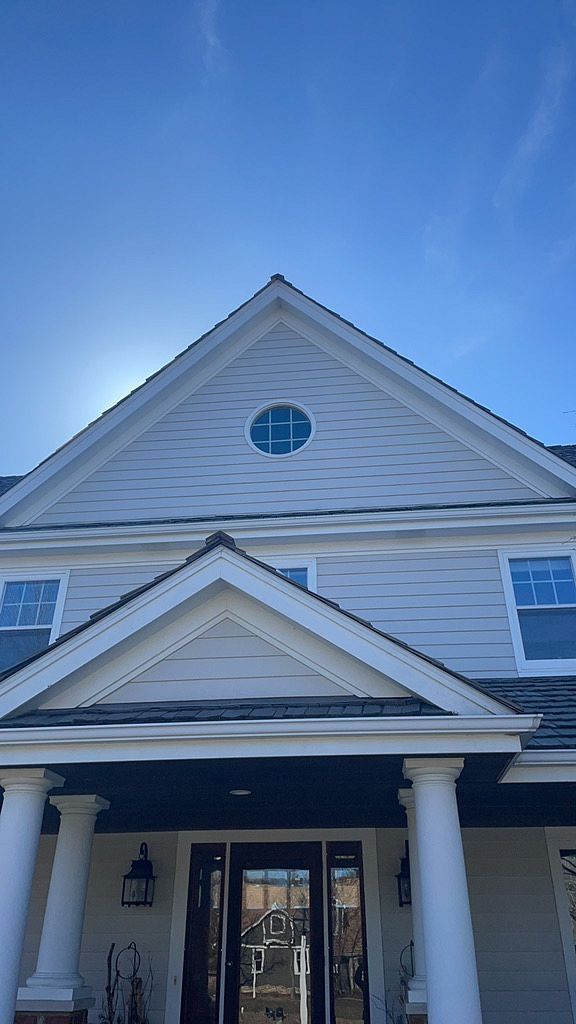 235 East Laurel Circle , Delafield, WI, US