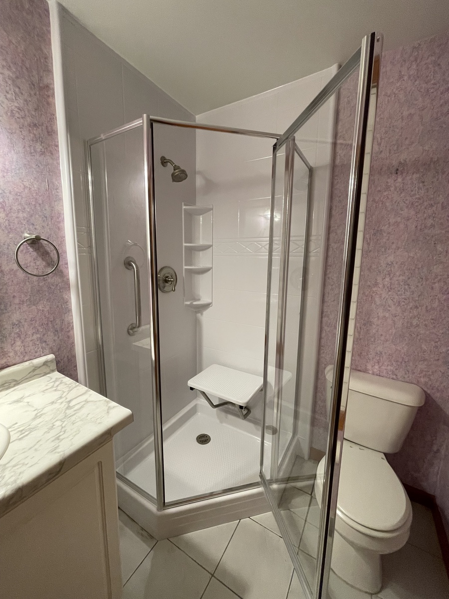 South Milwaukee, WI, 53172, US