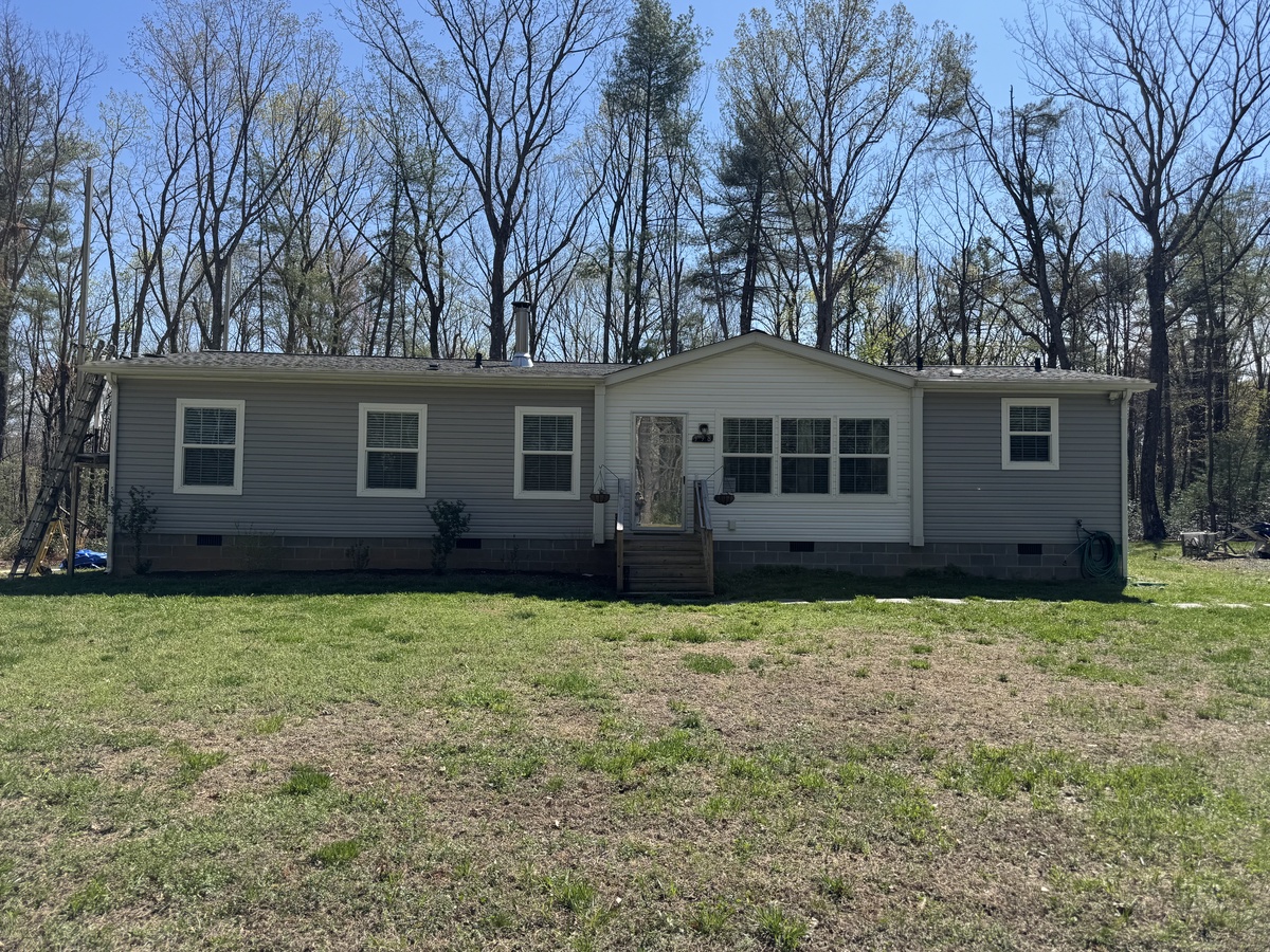 398 Desert Road , Reva, VA, US