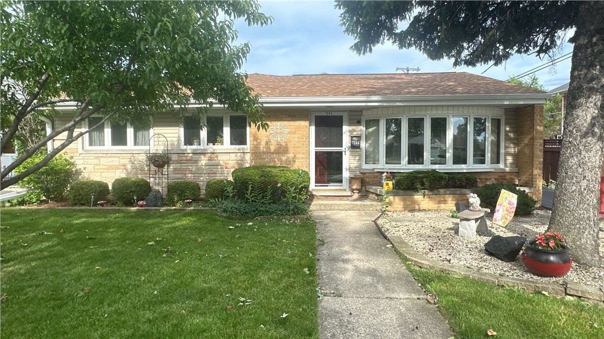 7244 Davis Street , Morton Grove, IL, US
