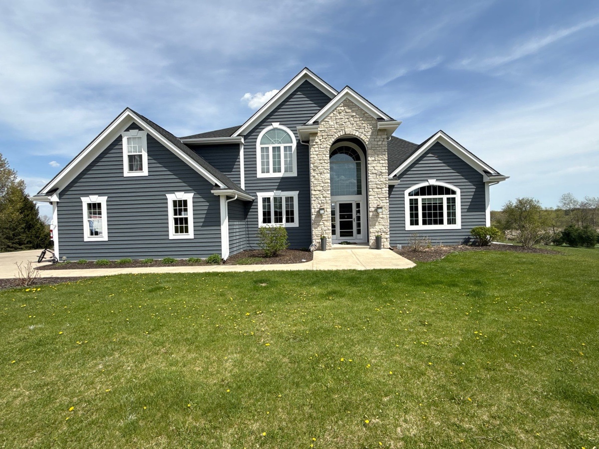 Nina W. 1086 Limerick Ln, Hartford, WI