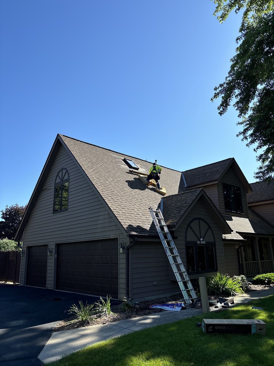 N80W14078 Saint George Court , Menomonee Falls, WI, US
