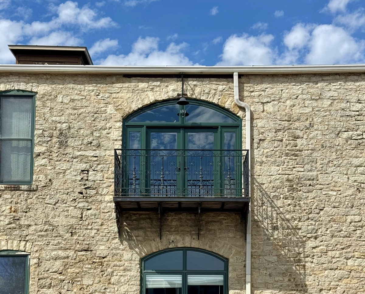 201 Main Street , Lansing, IA, US
