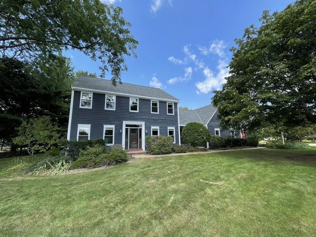 898 Willow Drive , Delafield, WI, US