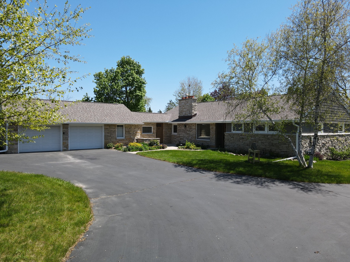 N79W22959 Plainview Road , Sussex, WI, US