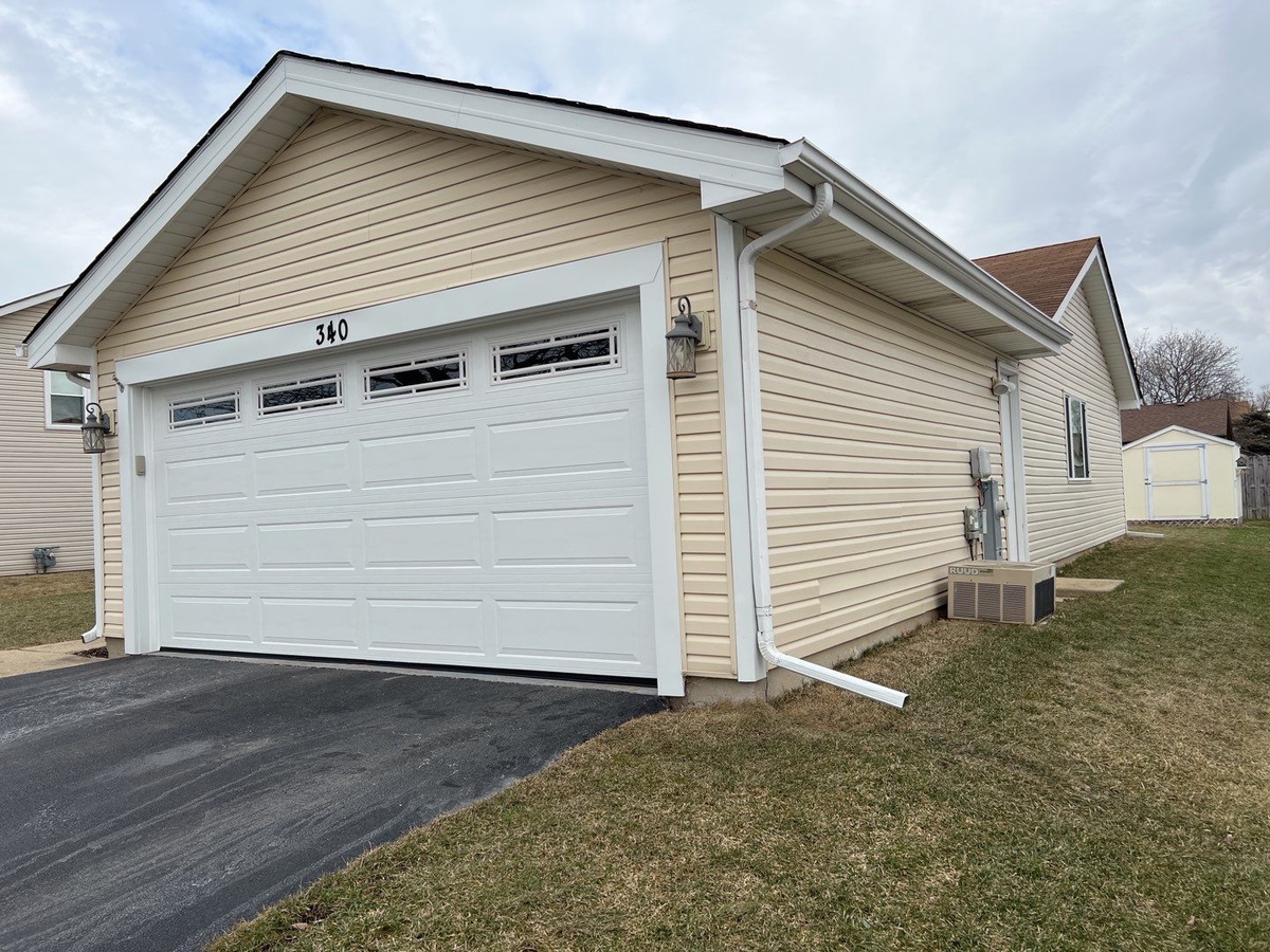 340 Lakeside Drive , Bolingbrook, IL, US