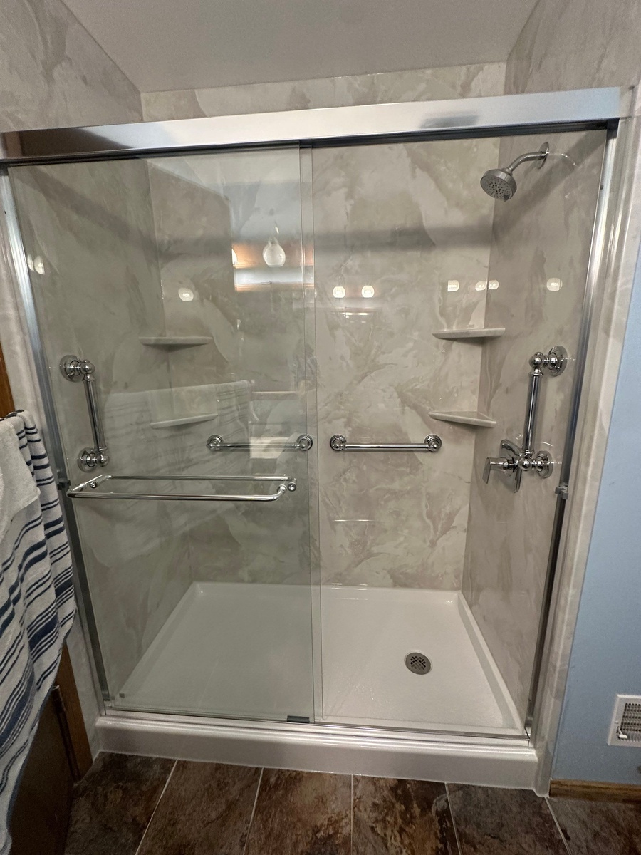 1203 Newport Drive , Oconomowoc, WI, US