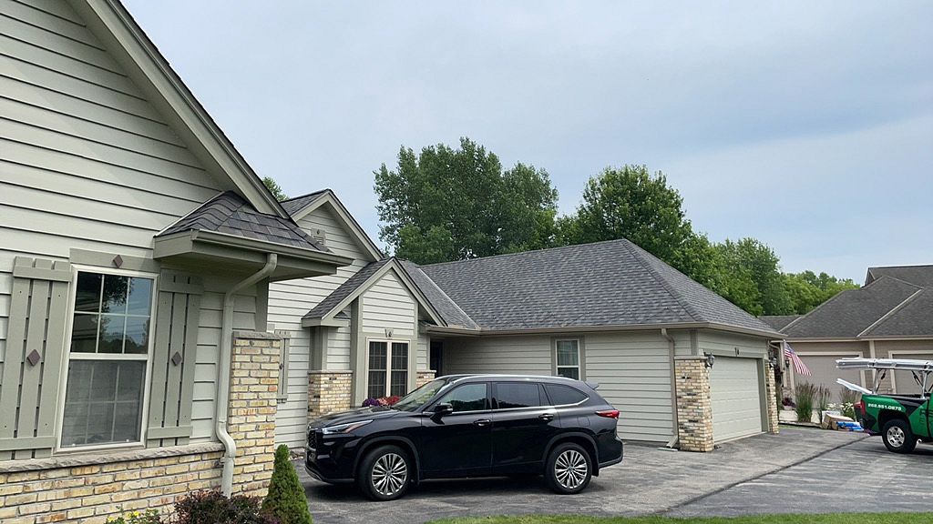 W264N2032 Deer Haven Court , Pewaukee, WI, US