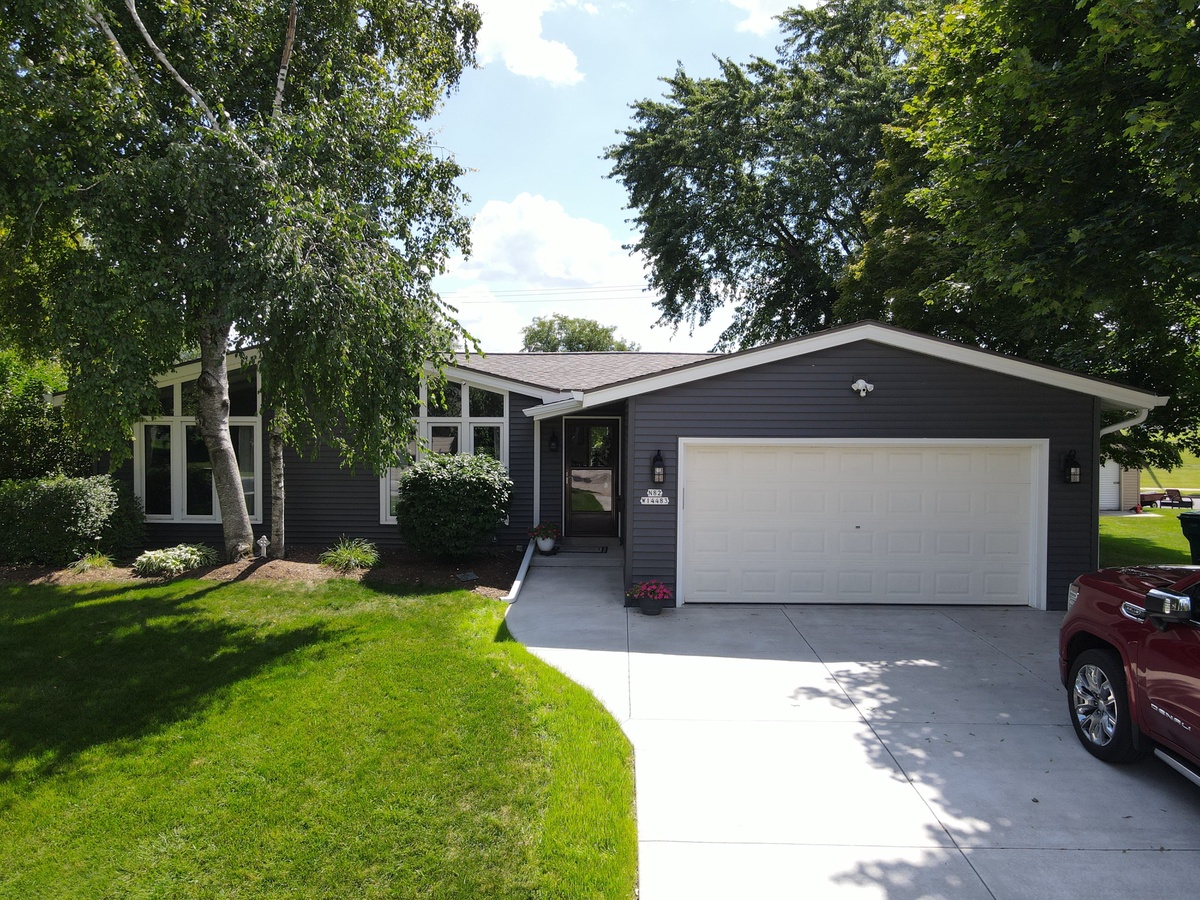 N82W14483 Oxford Street , Menomonee Falls, WI, US