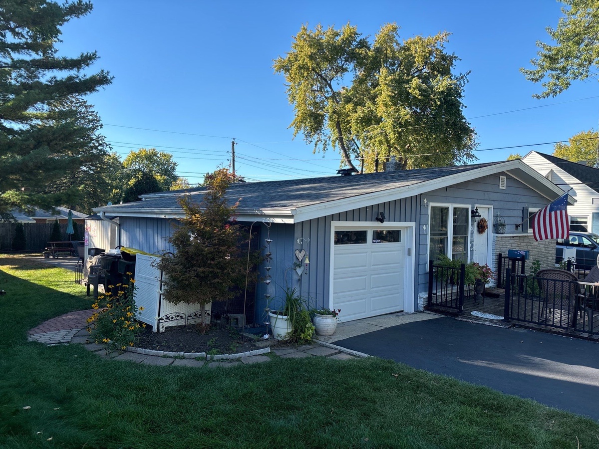 215 Koch Drive , Genoa, IL, US