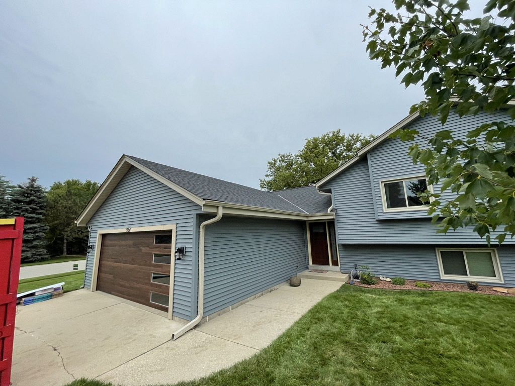 934 Duchess Drive , Oconomowoc, WI, US