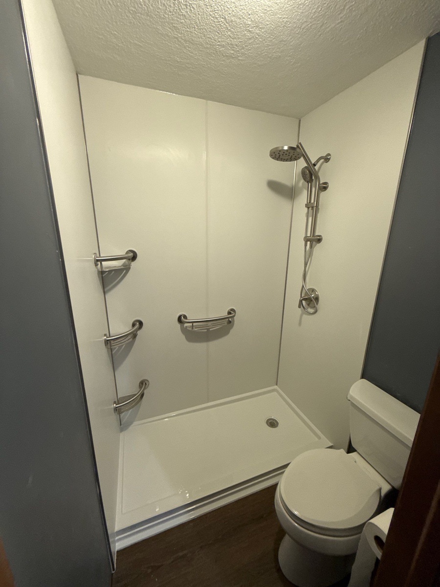 220 34th Court , West Des Moines, IA, US