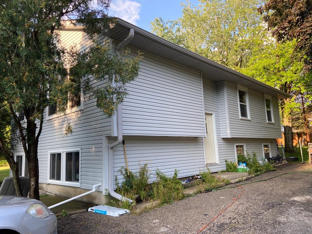 31 Hickory Avenue , Fox Lake, IL, US