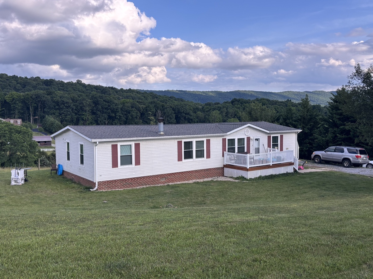 3666 Lairds Knob Drive , Keezletown, VA, US